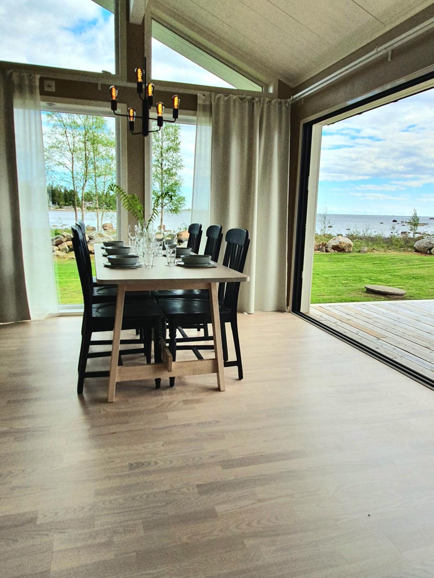 Stuga Med Havsutsikt Robertsfors Exterior foto